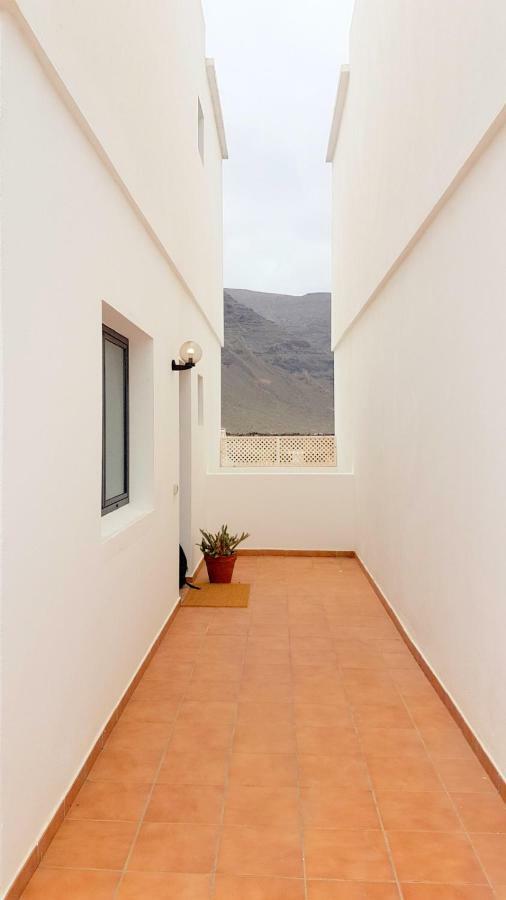The White House Villa Orzola Exterior photo