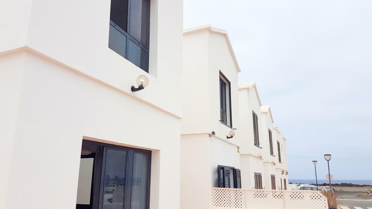 The White House Villa Orzola Exterior photo