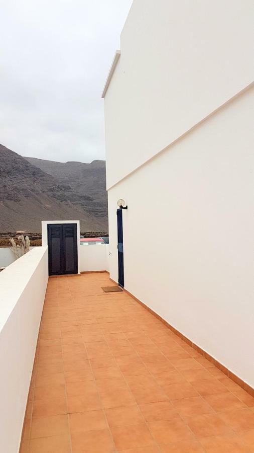 The White House Villa Orzola Exterior photo